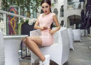 “爱丝”原图放大，“纯肉色”这玩意，果然让我又期待又不知所措，感情路线有点不搭啊。