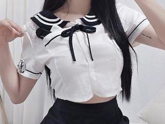 下载Aram(아람)的职业装作品集，让我想起那种“我要上班，不能迟到了”的窘迫感。