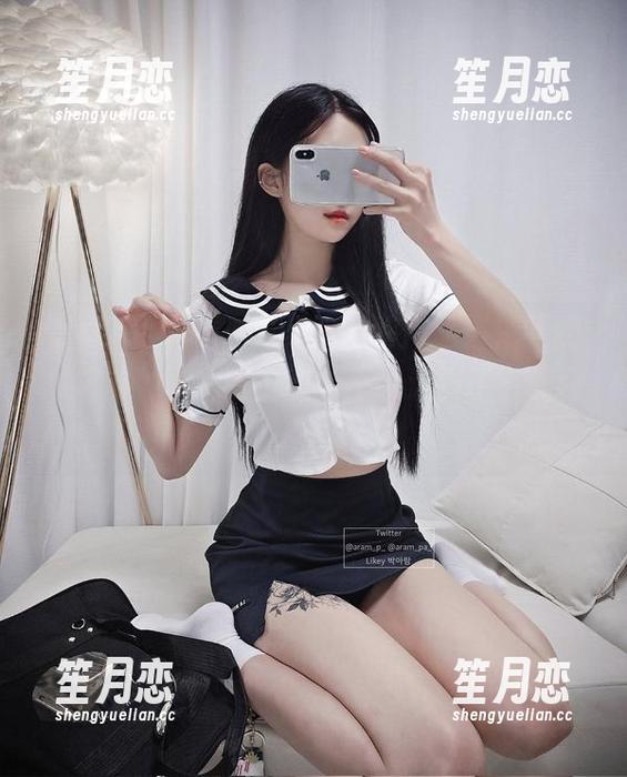 下载Aram(아람)的职业装作品集，让我想起那种“我要上班，不能迟到了”的窘迫感。