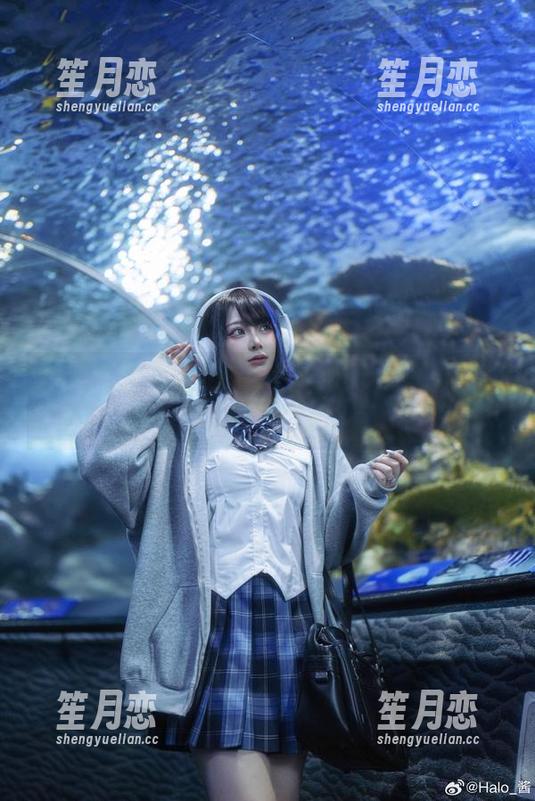 比基尼？其实Halo_酱只是想选一张让人小热的图包吧？