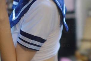 MFStar模范学院 – 作品展示：Betty林子欣的女王风范，打扮得忒有皇家气息了，太滑稽了吧。