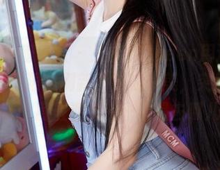 MiiTao蜜桃社 – 王婉悠Queen用这组比基尼写真狠狠刷新了我的审美，突然间我就想开个度假派对……但是去哪儿呢？