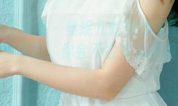 UGirls尤果网 – 曼妮儿的旗袍美图：一秒被这氛围捕获，你会不会也心中暗自惊艳？