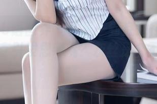 XIAOYU语画界 – 林乐一到底是在拍写真，还是在引发思考呢？灰丝是个不错的选择。