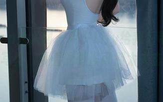 Xiuren秀人网 – 月夕Lily给我们带来了御姐写真，观看的时候可别太失态哦！