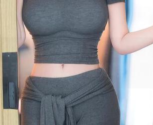 Xiuren秀人网 – 定制写真看王馨瑶Yanni，真是动静皆美，想问她鞋垫用的啥？