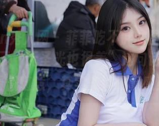 Xiuren秀人网 – 菲菲吃不胖的图包让我想起来了“无圣光也很美”这句话，自拍看似随意，其实充满故事感！