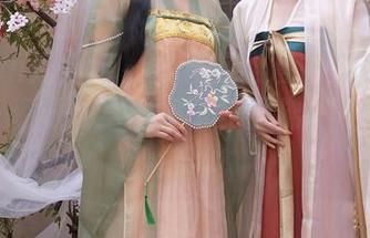 Xiuren秀人网 – 翻看陈雅漫VICKY护士图集，资源补给装满了，仿佛入驻了欢乐的门诊！