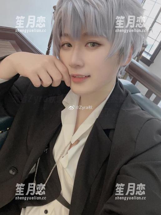来看Zyra秋最新写真集，虽然是“女友”，但我偷偷想歪了。