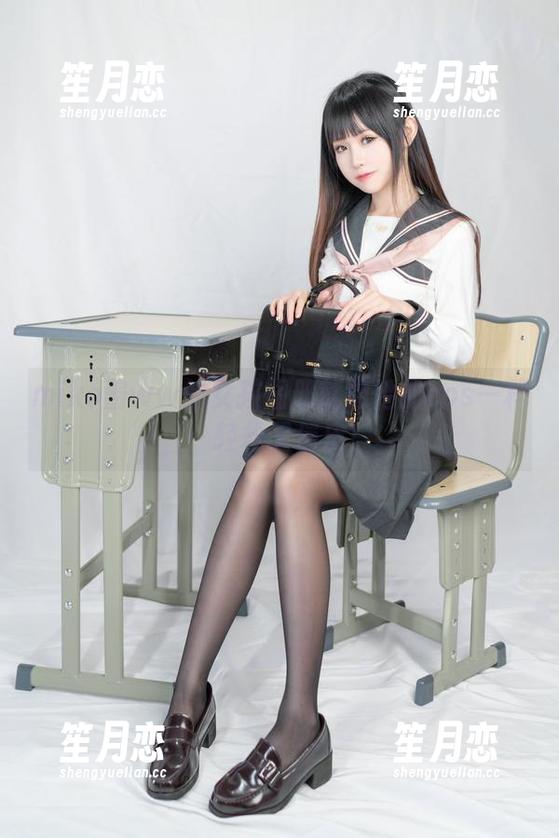 miko酱ww的女孩图册就像她的cos一样：轻松又俏皮！
