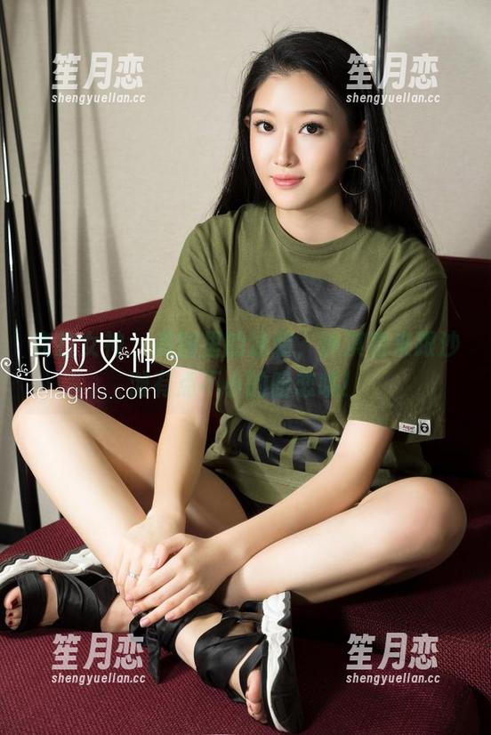 克拉女神-钟淇 克拉女神 - 美图里的泳装,钟淇看来跟沙滩有点不小的暗恋哦!
