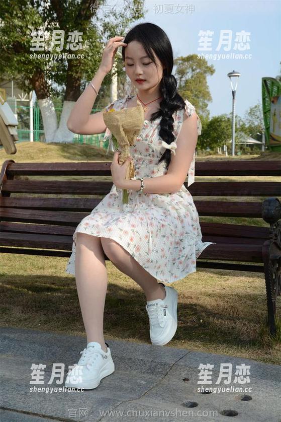 初夏女神-依依 初夏女神 - 私拍奇遇记:依依教你工装与高跟鞋的微妙平衡