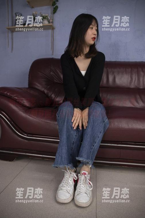 南国足艺-静儿 南国足艺 - 静儿的黑丝美脚,带你体验福利与图片交融的微妙时刻!