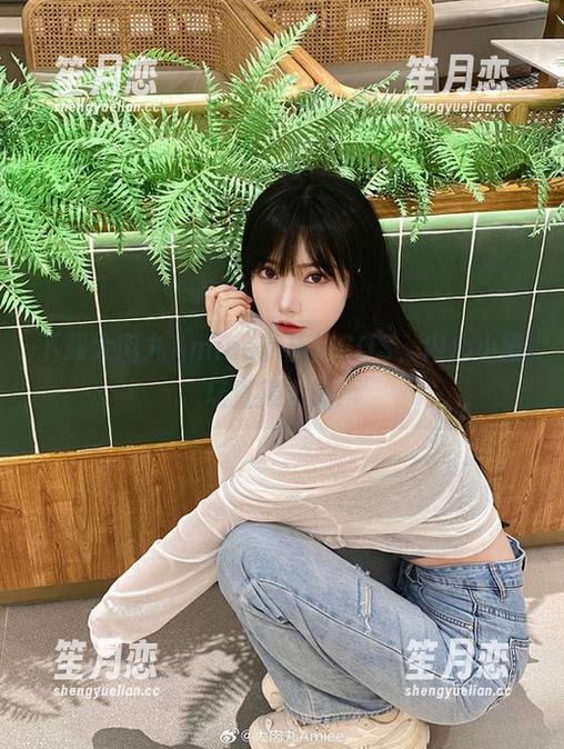 下载大肉丸Amiee的旗袍COS，内心小剧场直接上线！