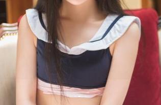 头条女神 – 梁芮溪的“完美丝”作品集：不一样的资源体验，乐趣无穷哦！