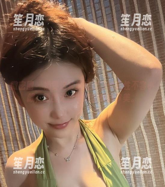 奶雯 微密圈 - 奶雯这套服装的凉快属性不容小觑,原图无意中刷新我的审美。