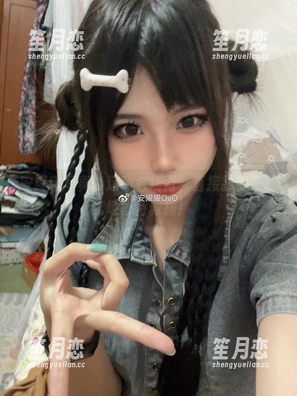 安曜曜写真：运动名场面，直接扑倒在草地等待救援！