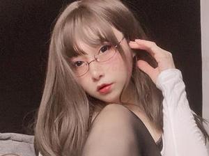 旅拍中的小泉学姐吖，无圣光图集，画面静默却冲击感爆棚！