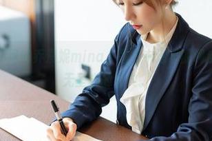 尤蜜荟 – 女仆风的乔漫妮mina，图包中透出的调皮劲儿，堪称无圣光的经典。