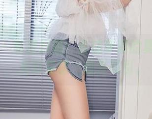 尤蜜荟 – 私房扫描：合法萝莉的夏日原图，光影交错，意外吸引。