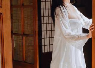 年年Nnian的红裙图集，貌似一位迷人的女邻居的绝妙选择？
