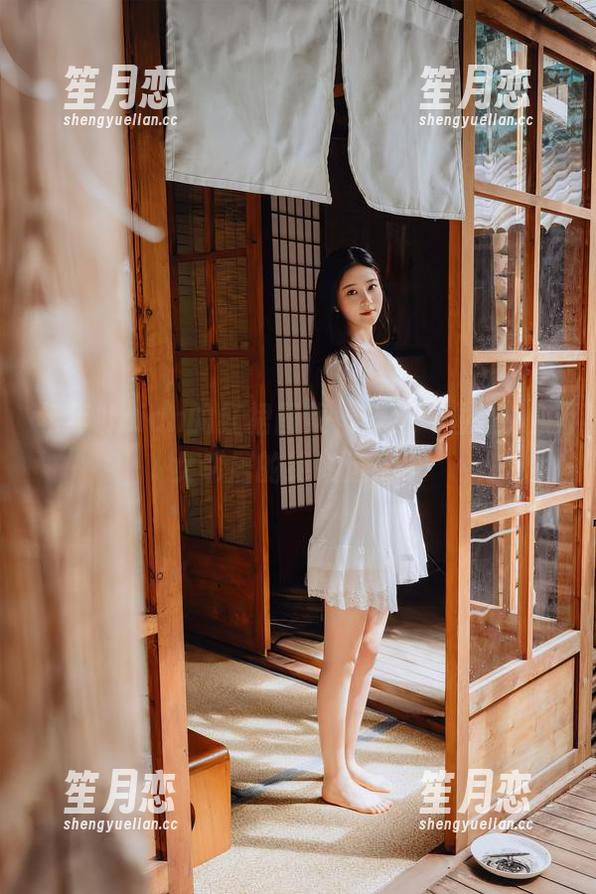 年年Nnian 年年Nnian的红裙图集,貌似一位迷人的女邻居的绝妙选择?