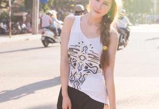 推女神 – 不知何时，黄歆苑chobits的连体衣让我想到了流行的风