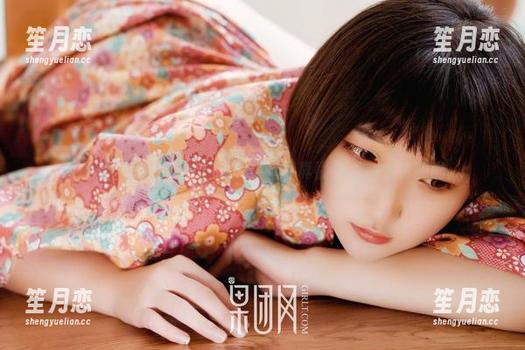 果团网-何嘉颖 果团网 - 何嘉颖的学妹?这张写真戳我心,太真实啦。