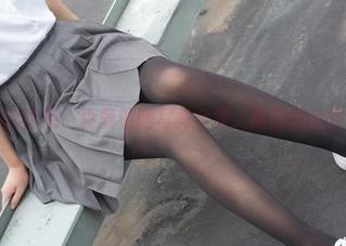 她的肉丝诱惑：森萝财团写真全集，眼睛都快飘走了！