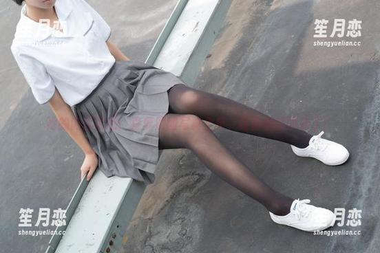 森萝财团 她的肉丝诱惑:森萝财团写真全集,眼睛都快飘走了!