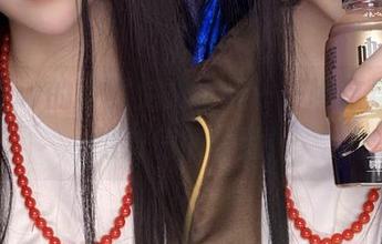 楚楚子w的校服免费合集——瞧这身材，绝对值得收藏！