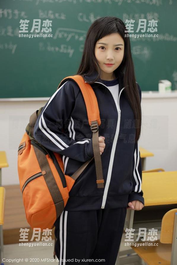 模范学院-郭忆然 模范学院 - 郭忆然户外写真,随意一摆,竟然掀起了全套的柔软气息。
