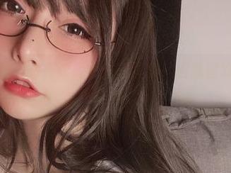波动中的次屁啦，透明女仆写真集！这氛围好像有点奇妙