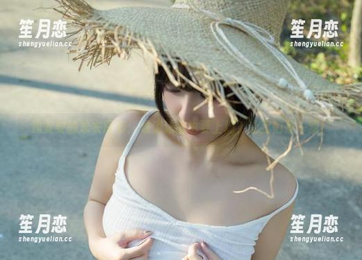 浅安安 浅安安的泳衣图集:难道泳裤也要上场?让我们猜一猜!