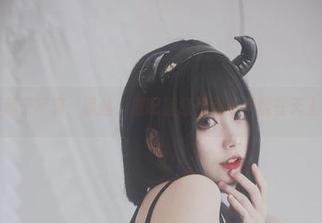 清颜颜子写真：黑丝，搭配随意但腿型不能在天上飞！