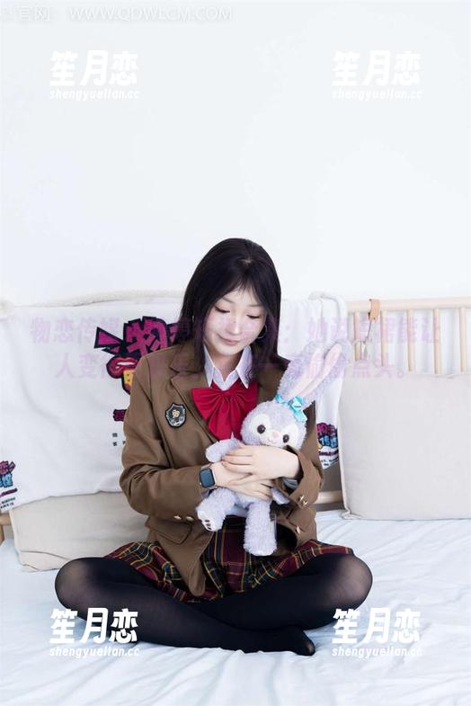物恋传媒-婷婷 物恋传媒 - 婷婷短裙合集:她说短裙能让人变得更快乐,我在一旁偷偷点头。