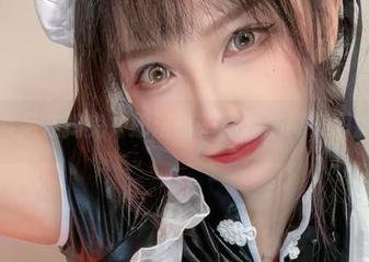 一双素足在捣鬼，狐洛洛子写真演绎美图游戏！