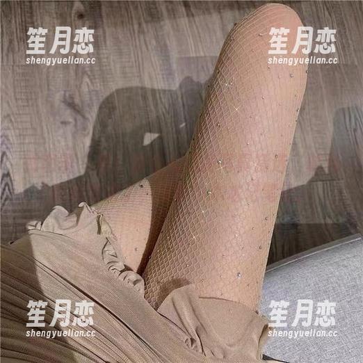 微密圈 - 看！猪小七短裙写真精选，时尚教科书来了，快拿小本本记笔记。