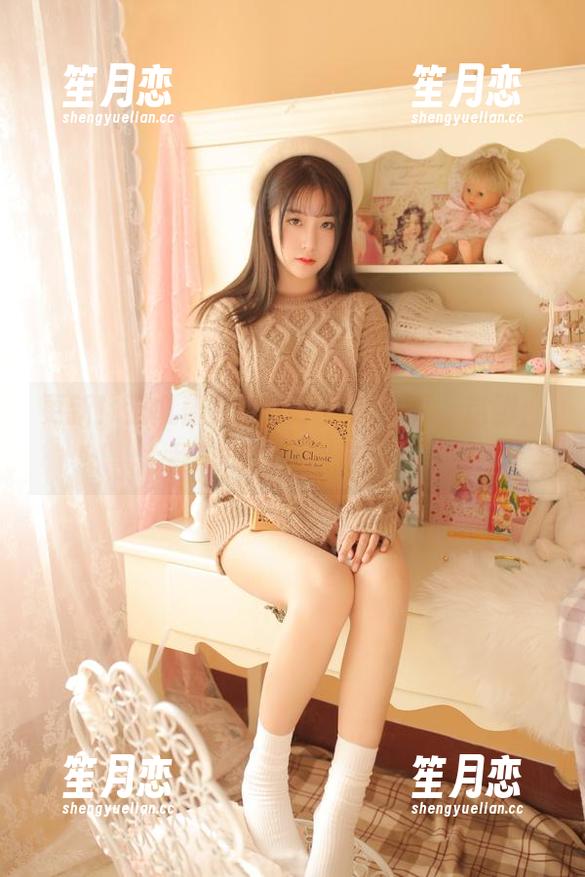 更新！猫九酱又放上了美足写真，这脚：我可以为它写诗吗？