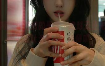 秀人网 – 悦悦姐的黑丝，绝对无圣光！小心别让光线过于热情哦