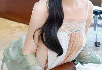 秀人网 – 抖娘利世的女神图包，全套展示了什么叫“恨不起来的美”。