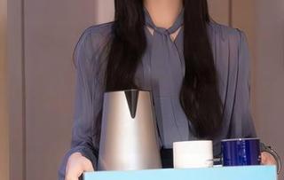 秀人网 – 杨晨晨sugar领着我去她的写真图库，结果我只盯着那完美的丝袜美腿哈哈哈！