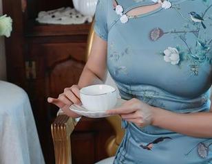 秀人网 – 和果儿Victoria一起滑入粉色的温柔海洋，这些图片和资源，喔～