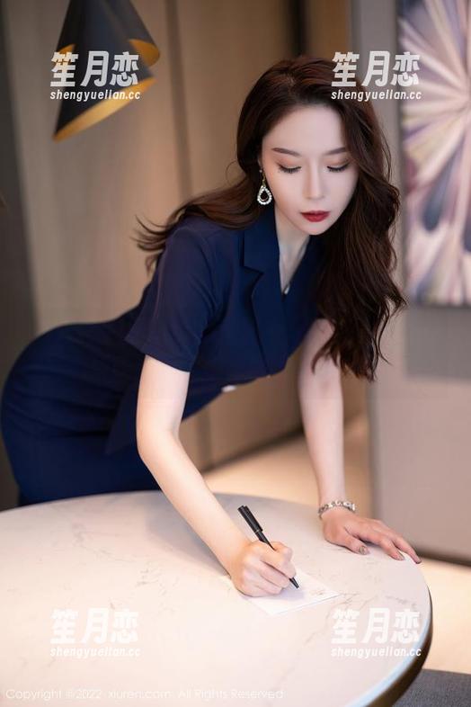 秀人网-绮里嘉Ula 秀人网 - 壁纸上都是甜心:绮里嘉Ula的甜美暗藏玄机,闲聊随时开始