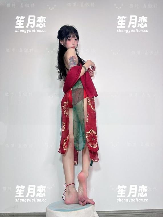 微密圈 - 喔，聂傲娇和她的红底高跟组合，能出的图片资源是个谜？