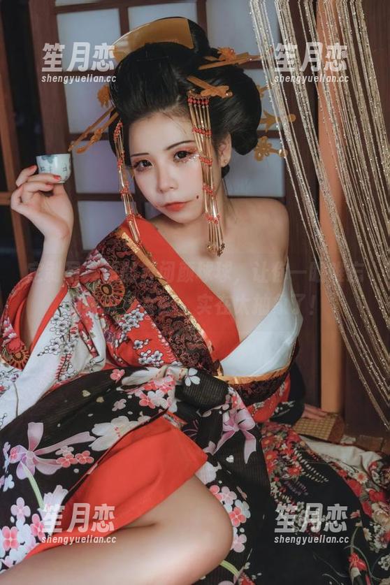 定制写真里的自闭颜球球，让你一眼难忘的赛博兔女郎，实在太抽象了！