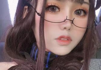 芊川一笑MNK的免费写真来了，少女与花的表情终于传达出“真的很喜欢你”