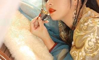 苏嫣嫣阿姨的写真和白裙，像极了我和冰淇淋，图集里一个不留。