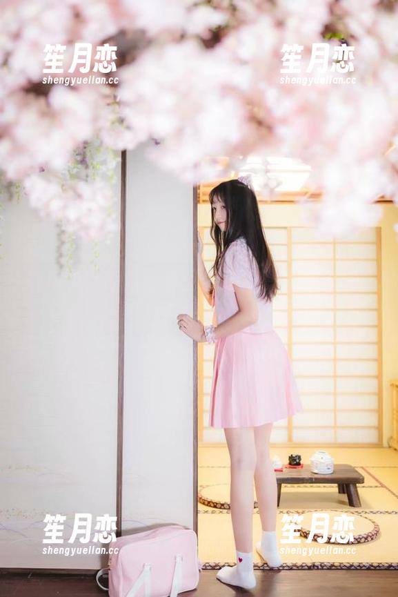 西瓜少女的白丝套图：让人想舔一口的清新视觉