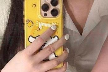 微密圈 – 当白裙与轩子巨二兔碰撞后……别等了，下载她的写真集吧！